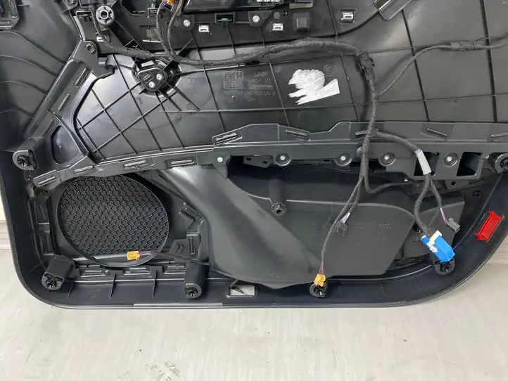 Audi A4 S4 B9 8W (2019 - ) 8W0867133 Обшивка передней двери — фото 2