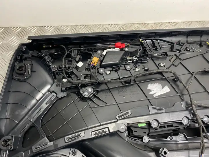 Audi A4 S4 B9 8W (2019 - ) 8W0867133 Обшивка передней двери — фото 6
