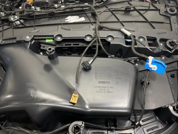 Audi A4 S4 B9 8W (2019 - ) 8W0867133 Обшивка передней двери — фото 7