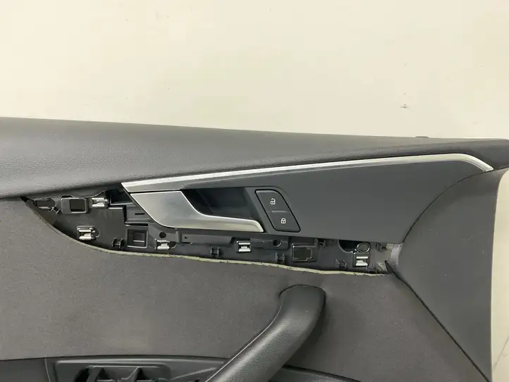 Audi A4 S4 B9 8W (2019 - ) 8W0867133 Обшивка передней двери — фото 9