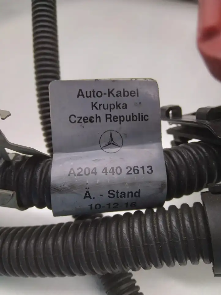 Mercedes-Benz C W204 (2007 - 2014) A2044402613 Плюсовой провод аккумулятора — фото 3