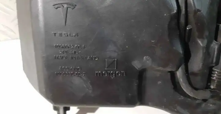 Tesla Model 3 (2017 - 2023) 103085000B Бачок омывателя — фото 3