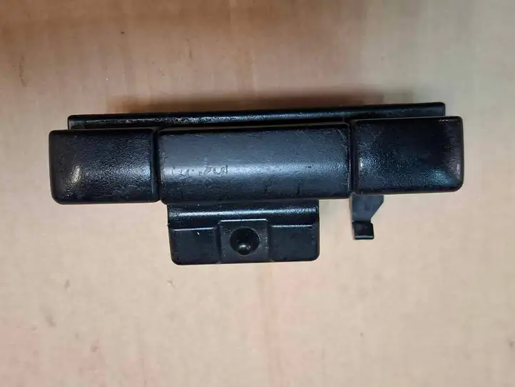 Volvo S80 (1998 - 2004) 8693220 Кнопка бардачка — фото 1