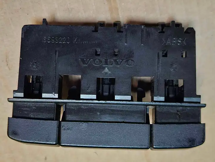 Volvo S80 (1998 - 2004) 8693220 Кнопка бардачка — фото 3
