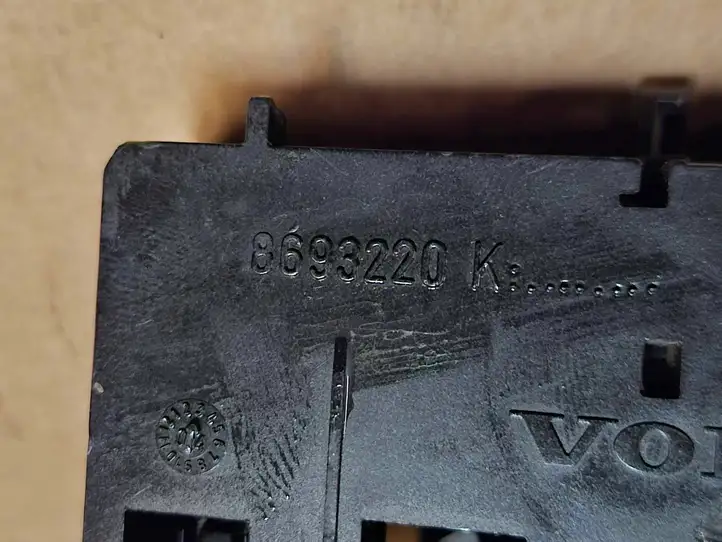 Volvo S80 (1998 - 2004) 8693220 Кнопка бардачка — фото 4