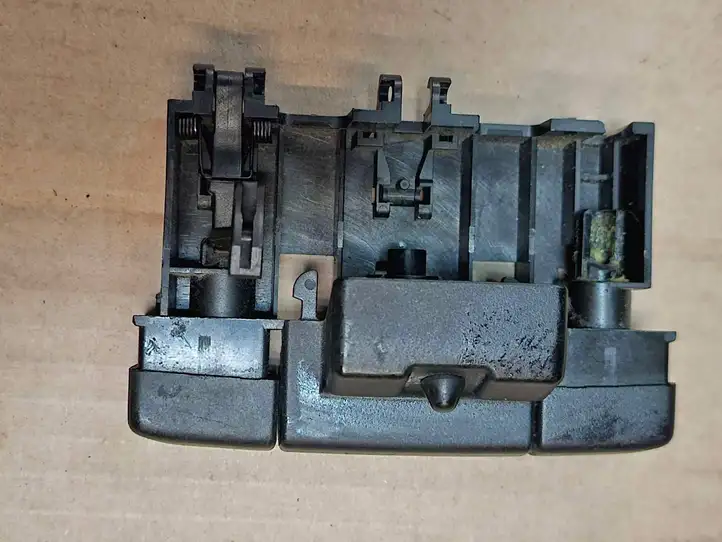 Volvo S80 (1998 - 2004) 8693220 Кнопка бардачка — фото 6