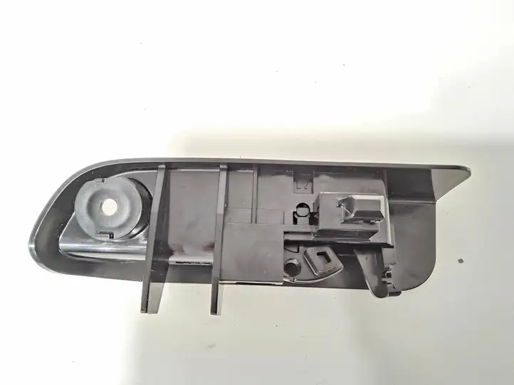 Toyota Aygo X (2021 - ) 7730612020 Ручка открытия лючка бензобака — фото 4