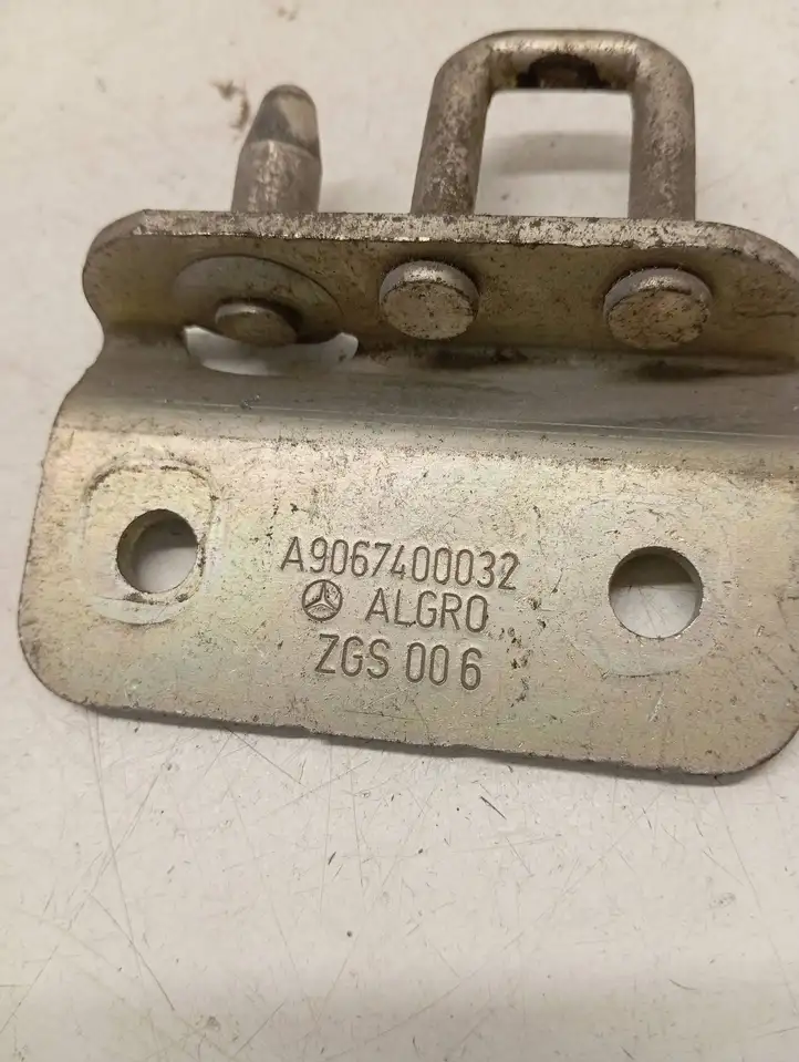 Volkswagen Crafter (2006 - 2016) A9067400032 Петля замка багажной двери — фото 3