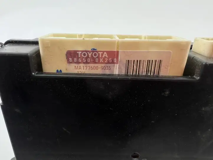 Toyota Hilux (AN10, AN20, AN30) (2011 - 2015) 886500K250 Управление климат контролем — фото 4