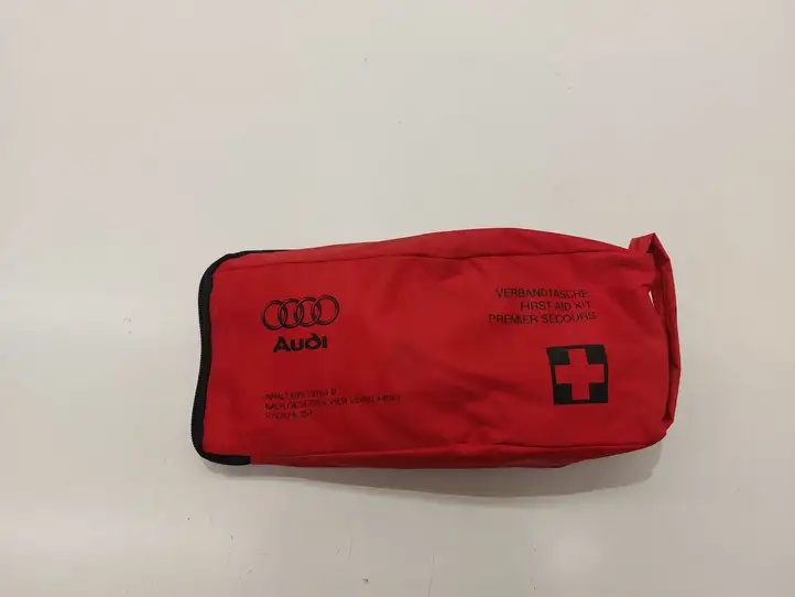 Audi A4 S4 B7 8E 8H (2004 - 2009) 8L0860282 Автомобильная аптечка — фото 1