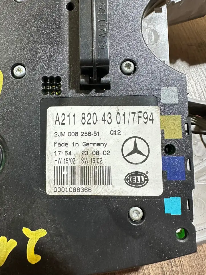 Mercedes-Benz E W211 (2002 - 2009) A2118204301 Передняя подсветка — фото 4