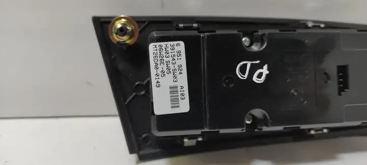BMW 5 E60 E61 (2004 - 2010) 6951924 Кнопка стеклоподъемников — фото 6