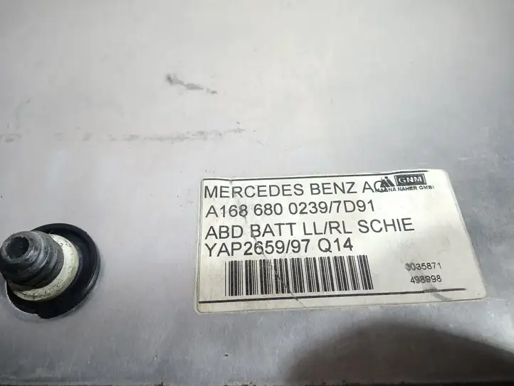 Mercedes-Benz A W168 (1997 - 2004) A1686800239 Крышка ящика аккумулятора — фото 3