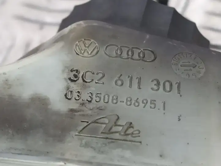 Volkswagen PASSAT B7 (2011 - 2014) 3C2611301 Бачок тормозной жидкости — фото 4