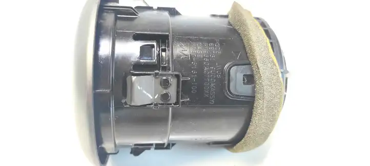Nissan Note (E11) (2006 - 2014) 687619U00A Боковой воздушный дефлектор — фото 4