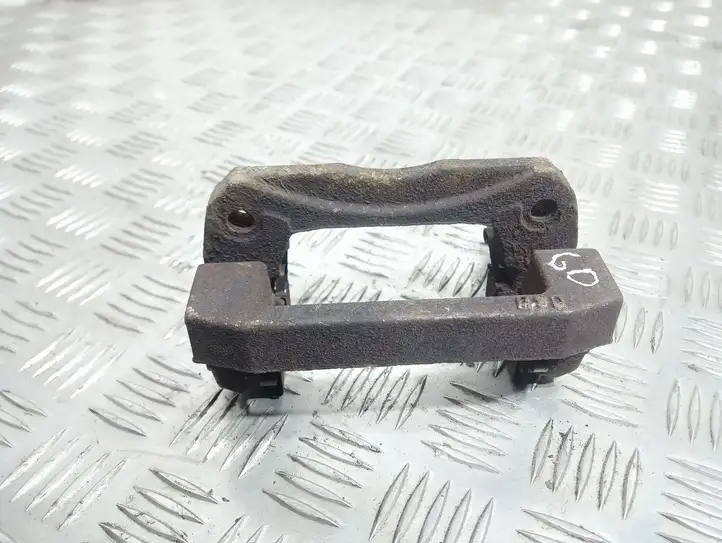 Mazda CX-7 (2009 - 2014) Скоба заднего тормозного суппорта — фото 3