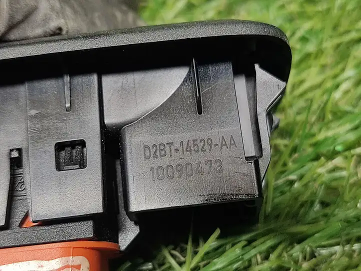 Ford Fiesta (2013 - 2017) D2BT14529AA Кнопка стеклоподъемников — фото 3