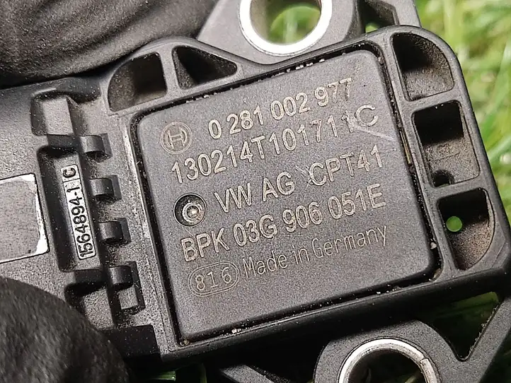 Volkswagen Jetta VI (2011 - 2018) 03G906051E Датчик давления воздуха впуска — фото 2