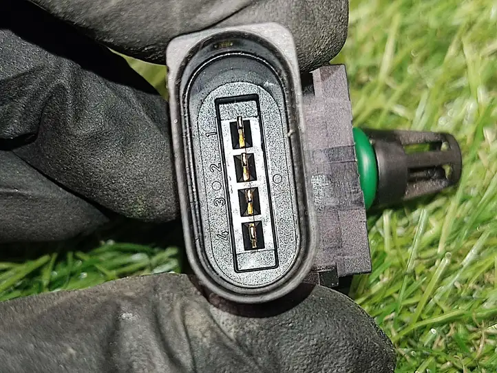 Volkswagen Jetta VI (2011 - 2018) 03G906051E Датчик давления воздуха впуска — фото 3