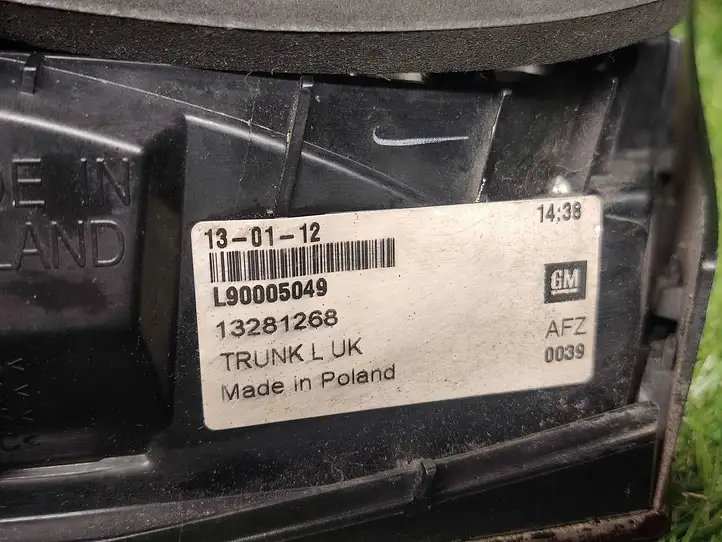 Opel Astra J (2009 - 2012) 13281268 Задний фонарь в крышке багажника — фото 4