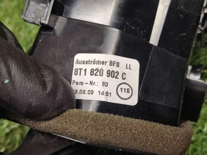 Audi A4 S4 B8 8K (2007 - 2011) 8T1820902C Боковой воздушный дефлектор — фото 4