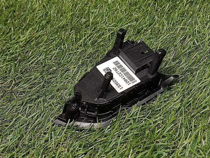Opel Astra J (2009 - 2012) 13352971 Кнопки на рулевом колесе — фото 4