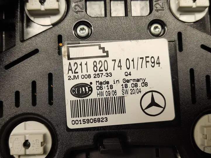 Mercedes-Benz E W211 (2002 - 2009) A2118207401 Задняя подсветка — фото 3