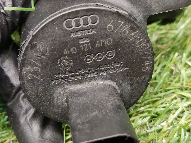 Audi A6 C7 (2011 - 2014) 4H0121671D Электроциркуляционный насос — фото 3