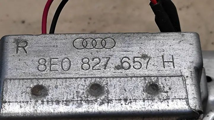 Audi A6 S6 C6 4F (2008 - 2011) 8E0827657G Подсветка номера — фото 4
