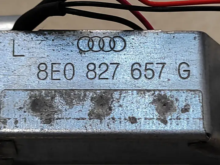 Audi A6 S6 C6 4F (2008 - 2011) 8E0827657G Подсветка номера — фото 5