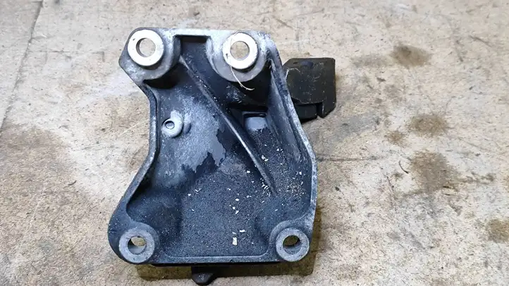 BMW 3 E90 E91 (2005 - 2012) 22116781916 Кронштейн двигателя — фото 3