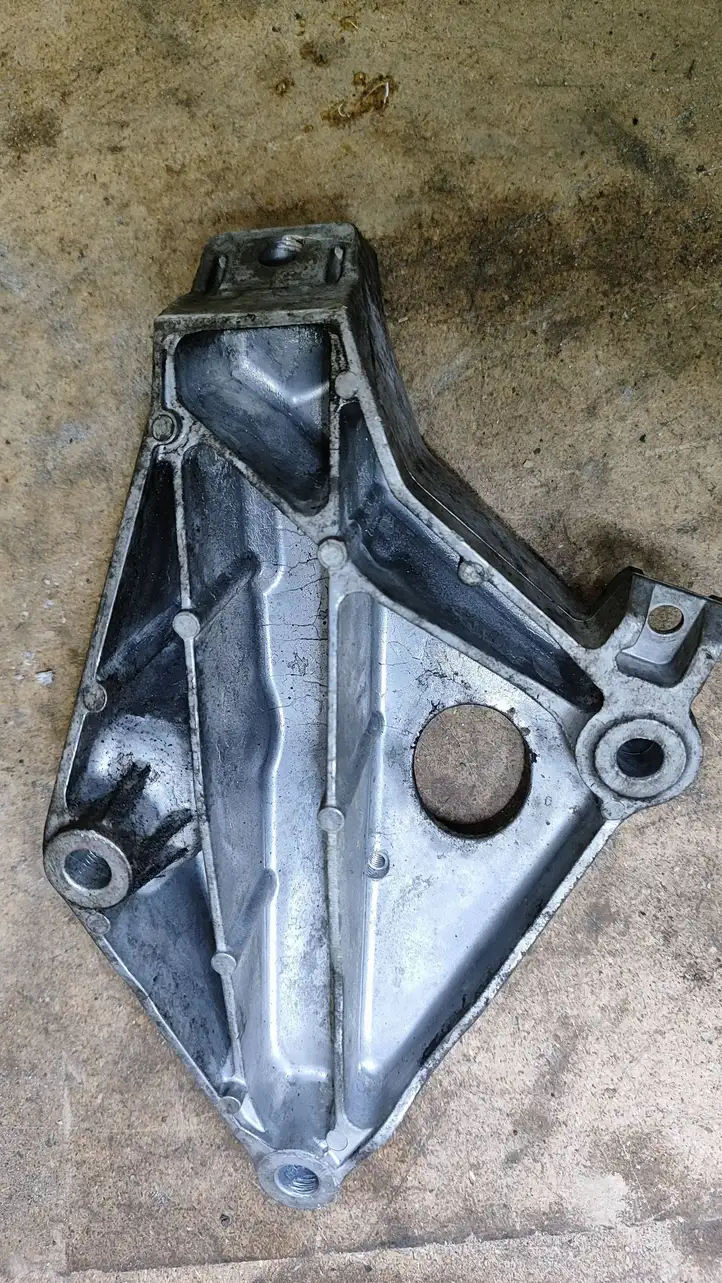 BMW 3 E90 E91 (2005 - 2012) 6775041 Кронштейн двигателя — фото 2