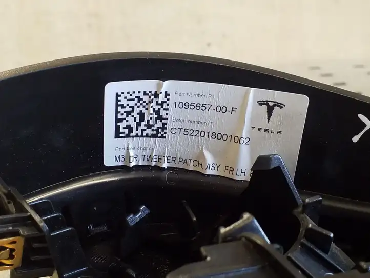 Tesla Model 3 (2017 - 2023) 109565700F Накладка динамика передней двери — фото 2