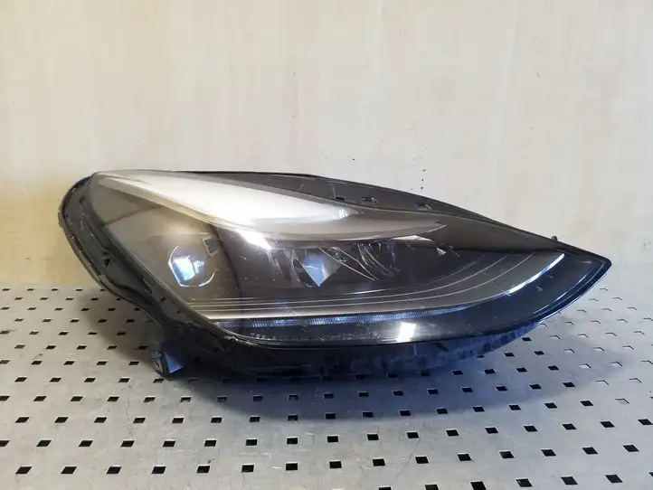Tesla Model 3 (2017 - 2023) 151495300D Передняя фара — фото 1