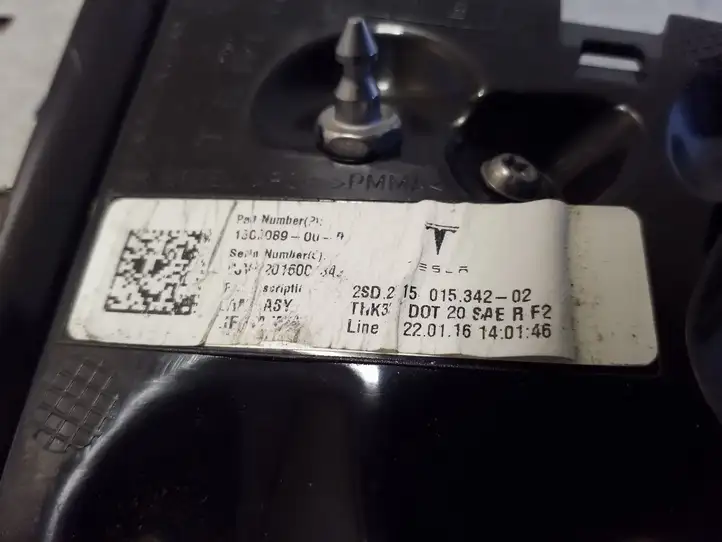 Tesla Model 3 (2017 - 2023) 150208800B Задний фонарь в крышке багажника — фото 2