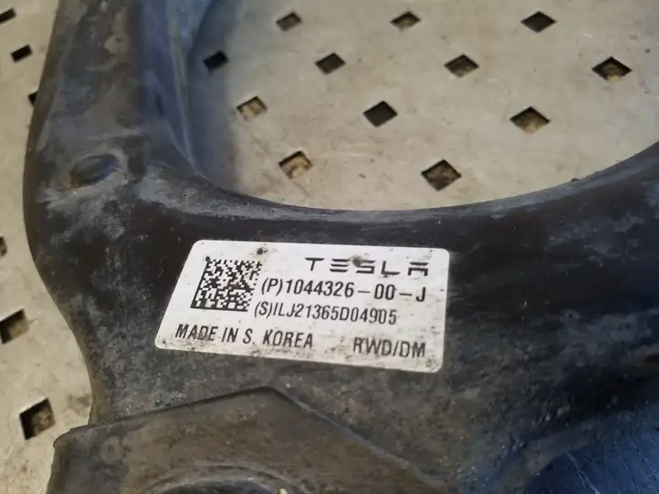 Tesla Model 3 (2017 - 2023) 104432600J U-образный рычаг подвески — фото 5