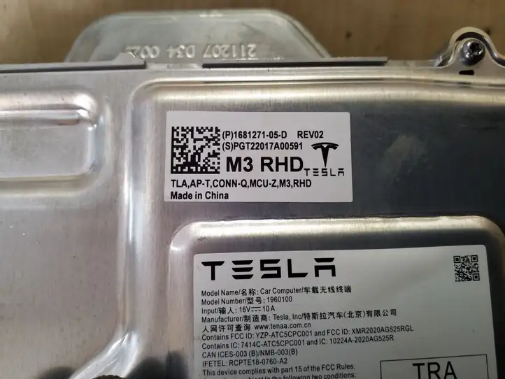 Tesla Model 3 (2017 - 2023) 168127105D Прочие блоки управления — фото 2