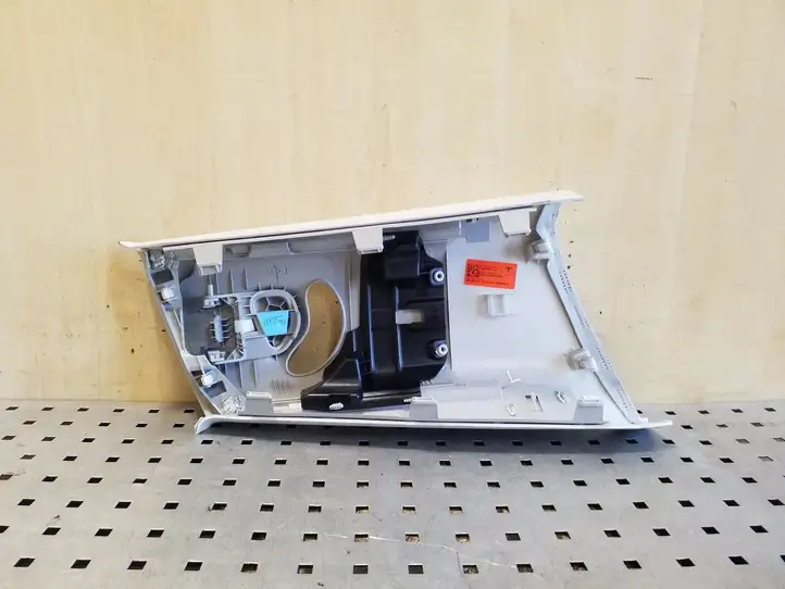 Tesla Model 3 (2017 - 2023) 108624501J Верхняя обшивка стойки B — фото 2