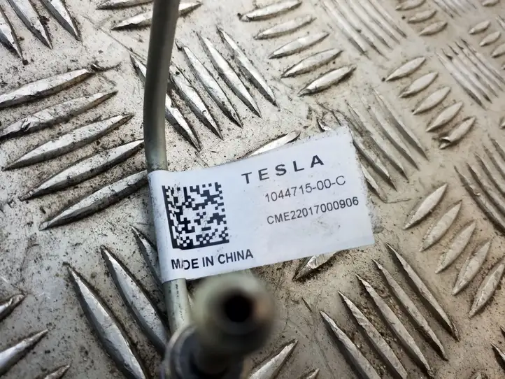 Tesla Model 3 (2017 - 2023) 104471500C Тормозные трубки и шланги — фото 2