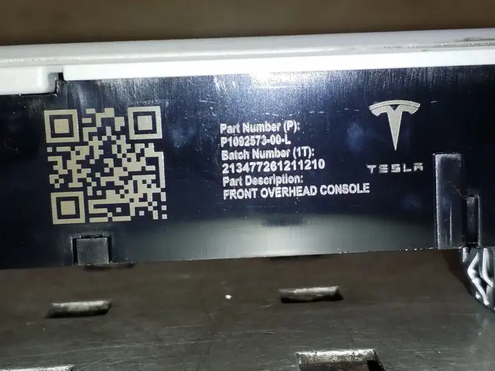 Tesla Model 3 (2017 - 2023) 109257300L Передняя подсветка — фото 2