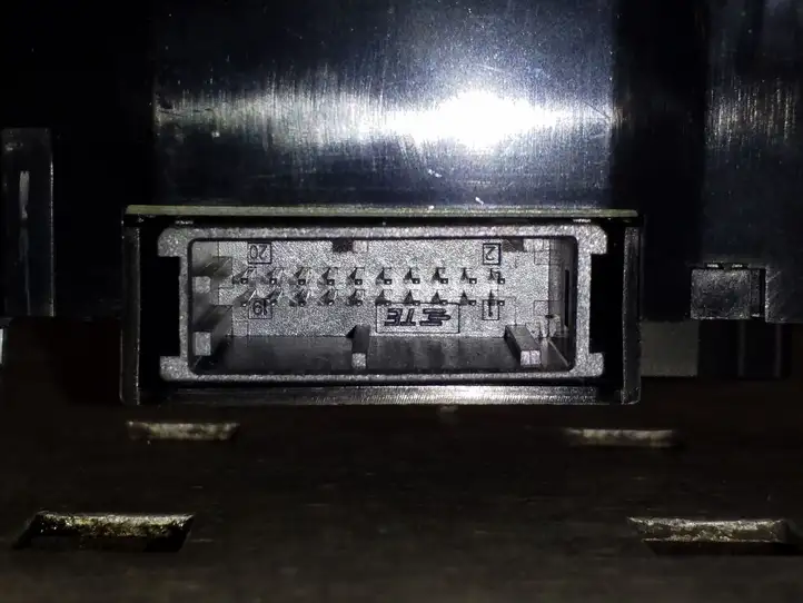Tesla Model 3 (2017 - 2023) 109257300L Передняя подсветка — фото 4