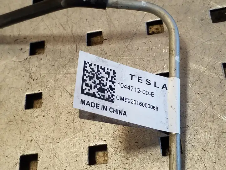 Tesla Model 3 (2017 - 2023) 104471200E Тормозные трубки и шланги — фото 2