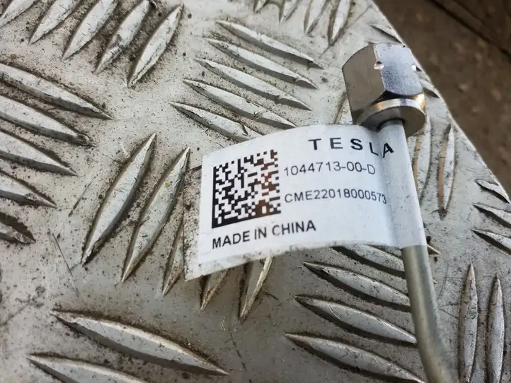 Tesla Model 3 (2017 - 2023) 104471300D Тормозные трубки и шланги — фото 2