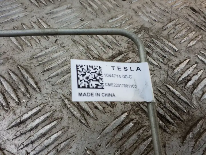 Tesla Model 3 (2017 - 2023) 104471400C Тормозные трубки и шланги — фото 2