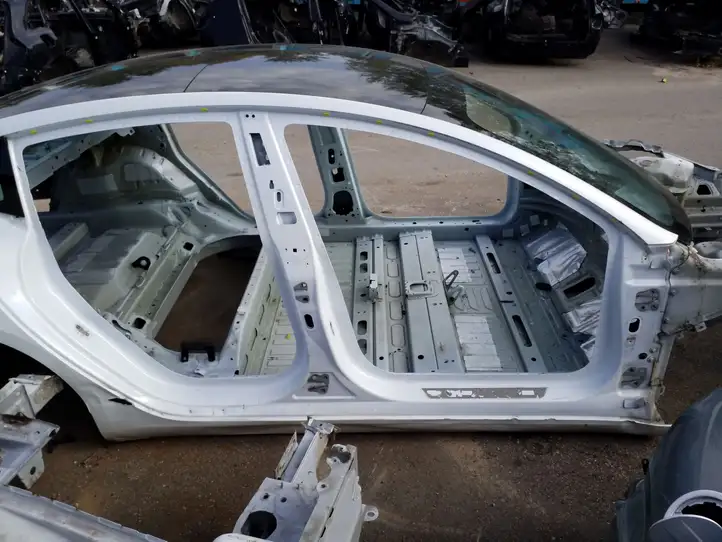 Tesla Model 3 (2017 - 2023) Средняя стойка кузова (B) — фото 1