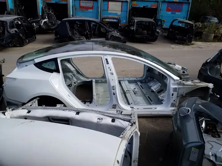 Tesla Model 3 (2017 - 2023) Средняя стойка кузова (B) — фото 3