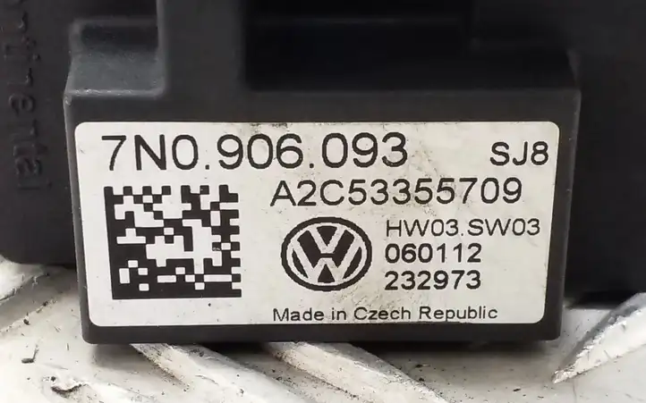 Volkswagen Tiguan (2011 - 2016) 7N0906093 Блок управления топливным насосом — фото 2
