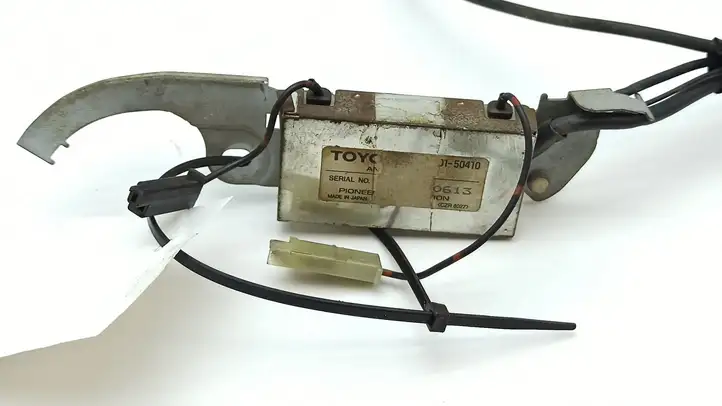 Lexus LS 430 (2000 - 2003) Усилитель антенны — фото 5