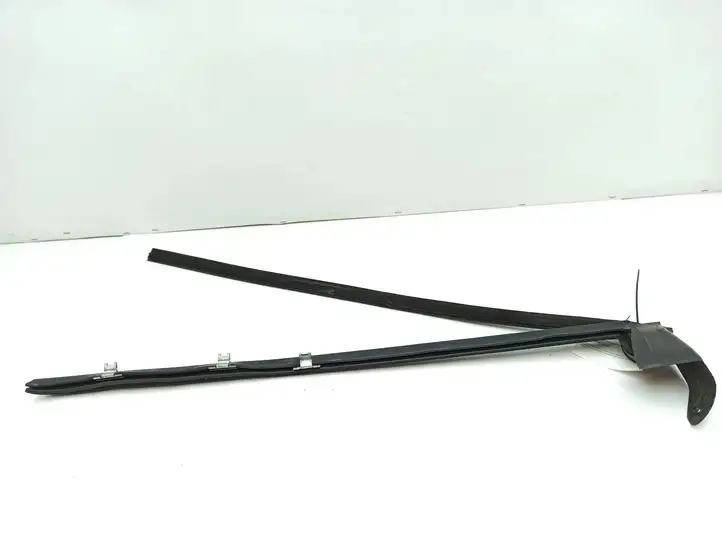 BMW Z4 E85 E86 (2002 - 2008) 7016638 Уплотнитель стекла передней двери — фото 1