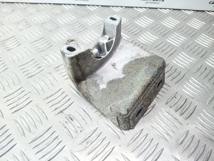BMW 5 E60 E61 (2004 - 2010) Прочие детали моторного отсека — фото 3